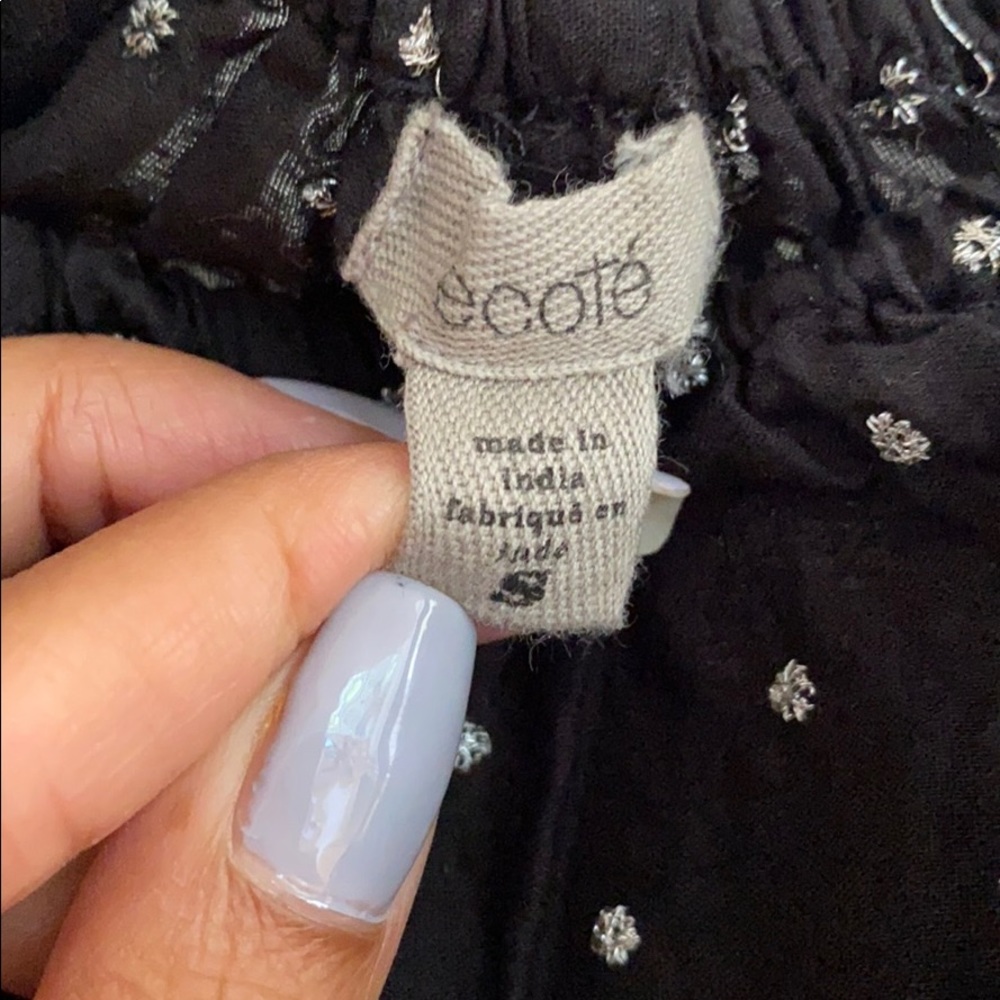 ECOTE SLVR EMBROIDERED ELASTIC WAIST FRILL SHORTS - Picture 5 of 7